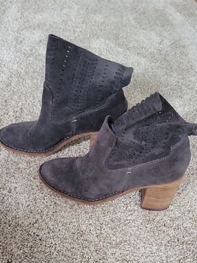 Dolce Vita Blick Heel Women's Suede Ankle Booties in Charcoal